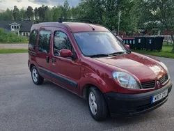 Röd Begagnad 2005 Renault Kangoo Privilege Minibuss | 29 500 kr (Marknadspris)