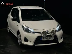 Vit Begagnad 2014 Toyota Yaris Hybrid Life Halvkombi | 89 000 kr (Marknadspris)