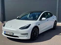 Vit Begagnad 2021 Tesla Model 3 Performance Sedan | 319 000 kr (Marknadspris)
