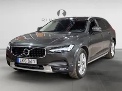 Mörkgrå (grå) Begagnad 2018 Volvo V90 CC Momentum Kombi | 279 900 kr (Marknadspris)