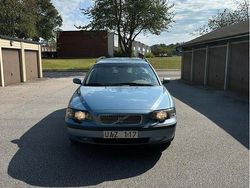 Blå Begagnad 2004 Volvo V70 Business Edition Kombi | 24 900 kr (Marknadspris)