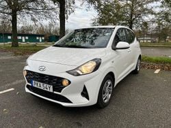 Begagnad 2023 Hyundai i10 Essential Halvkombi | 144 900 kr (Marknadspris)