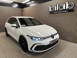 Vit Begagnad 2023 VW Golf VIII GTE Halvkombi | 439 900 kr (Dyr)