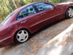 Röd Begagnad 2005 Mercedes E240 Avantgarde Sedan | 44 500 kr (Lite dyr)