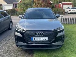 Grå Begagnad 2024 Audi Q4 e-tron Advanced SUV | 415 000 kr