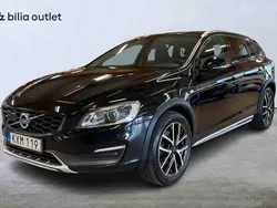 Svart Begagnad 2016 Volvo V60 CC Kombi | 164 900 kr