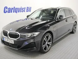 Svart (svart metallic) Begagnad 2023 BMW 330e Comfort Edition Kombi | 429 000 kr (Dyr)