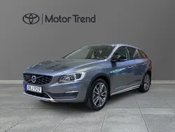 Grå Begagnad 2017 Volvo V60 CC Kombi | 244 900 kr (Bra pris)