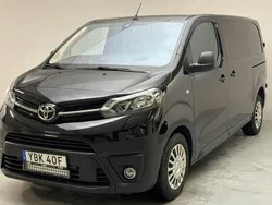 Svart Begagnad 2021 Toyota Proace Van | 189 000 kr