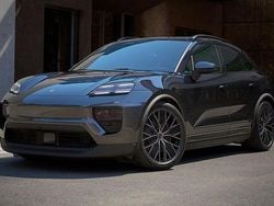 Grå (volcano grey metallic) Ny 2025 Porsche Macan SUV | 1 293 100 kr (Dyr)