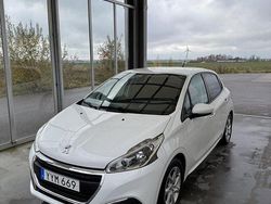 Begagnad 2017 Peugeot 208 Halvkombi | 69 900 kr (Marknadspris)