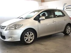Silver Begagnad 2012 Toyota Auris Halvkombi | 115 000 kr (Lite dyr)