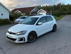Vit Begagnad 2018 VW Golf VII GTE Halvkombi | 185 000 kr (Marknadspris)