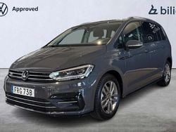 Mörkgrå Begagnad 2025 VW Touran R-line Minibuss | 389 000 kr (Marknadspris)