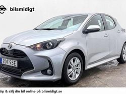 Silver Begagnad 2023 Toyota Yaris Hybrid Active Halvkombi | 204 800 kr (Bra pris)