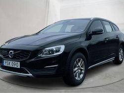 Svart Begagnad 2018 Volvo V60 CC Standard Kombi | 220 000 kr (Marknadspris)