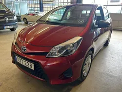 Röd Begagnad 2013 Toyota Yaris Hybrid Life Halvkombi | 98 000 kr (Lite dyr)