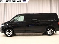 Deep black pärleffekt Begagnad 2021 VW T6.1 Van | 319 875 kr (Marknadspris)