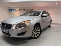 Ljusgrå Begagnad 2012 Volvo V60 Momentum Kombi | 79 900 kr (Marknadspris)