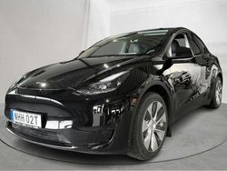 Svart Begagnad 2023 Tesla Model Y Standard Range SUV | 359 000 kr (Bra pris)
