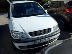 Vit Begagnad 2001 Opel Zafira Minibuss | 7 000 kr