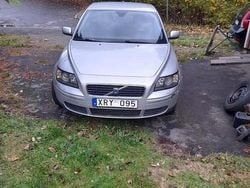 Grå Begagnad 2006 Volvo S40 Sedan | 23 500 kr (Marknadspris)