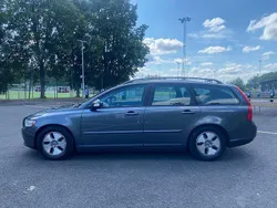 Grå Begagnad 2010 Volvo V50 Kinetic Kombi | 44 300 kr (Marknadspris)