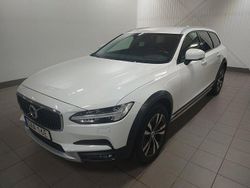 Vit (icewhite) Begagnad 2019 Volvo V90 CC Momentum Kombi | 329 900 kr (Marknadspris)