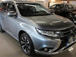 Grå Begagnad 2016 Mitsubishi Outlander P-HEV SUV | 140 000 kr (Marknadspris)