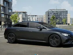 Grå (grafitgrå metallic) Begagnad 2023 Mercedes EQE300 Sedan | 717 650 kr (Marknadspris)