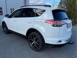 Vit Begagnad 2016 Toyota RAV4 Hybrid Active SUV | 230 000 kr (Marknadspris)