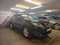 Svart Begagnad 2015 Nissan Qashqai SUV | 109 900 kr (Marknadspris)