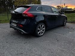 Svart Begagnad 2014 Volvo V40 R-Design Kombi | 105 000 kr (Marknadspris)
