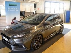 Grå (grå metallic) Begagnad 2017 Ford Focus RS Halvkombi | 389 500 kr
