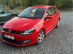 Röd Begagnad 2013 VW Polo Halvkombi | 70 000 kr (Marknadspris)