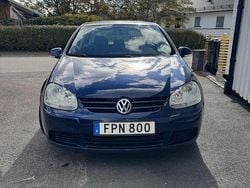 Blå Begagnad 2007 VW Golf V Sportline Halvkombi | 15 000 kr (Bra pris)