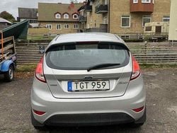 Grå Begagnad 2015 Ford Fiesta Titanium Halvkombi | 40 000 kr (Bra pris)