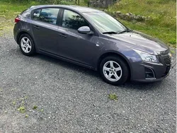 Grå Begagnad 2013 Chevrolet Cruze Halvkombi | 45 000 kr (Marknadspris)