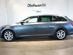 Grå Begagnad 2021 Skoda Superb Kombi | 244 900 kr (Marknadspris)