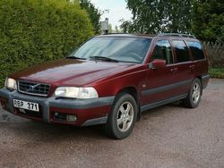 Mörkröd Begagnad 1999 Volvo XC70 SUV | 19 500 kr