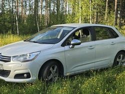 Vit Begagnad 2014 Citroën C4 Halvkombi | 75 000 kr (Bra pris)