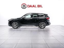 Svart Begagnad 2023 BMW iX1 xLine SUV | 399 700 kr (Marknadspris)