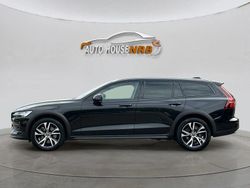 Svart Begagnad 2021 Volvo V60 CC Kombi | 349 900 kr (Marknadspris)