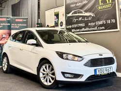 Vit Begagnad 2016 Ford Focus Titanium Halvkombi | 89 900 kr (Marknadspris)