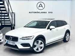 Vit Begagnad 2020 Volvo V60 CC Momentum Kombi | 269 900 kr (Marknadspris)