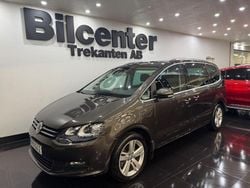 Mörkbrun Begagnad 2018 VW Sharan Minibuss | 224 990 kr (Marknadspris)
