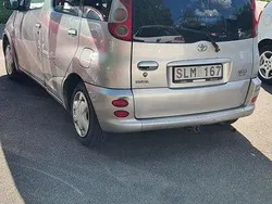 Silver Begagnad 2001 Toyota Yaris Verso Minibuss | 16 900 kr
