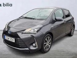 Grå Begagnad 2019 Toyota Yaris Hybrid Halvkombi | 169 900 kr (Marknadspris)