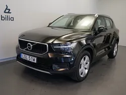 Svart Begagnad 2022 Volvo XC40 Momentum SUV | 269 500 kr (Marknadspris)