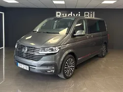 Grå Begagnad 2021 VW Multivan Highline Minibuss | 729 900 kr (Marknadspris)